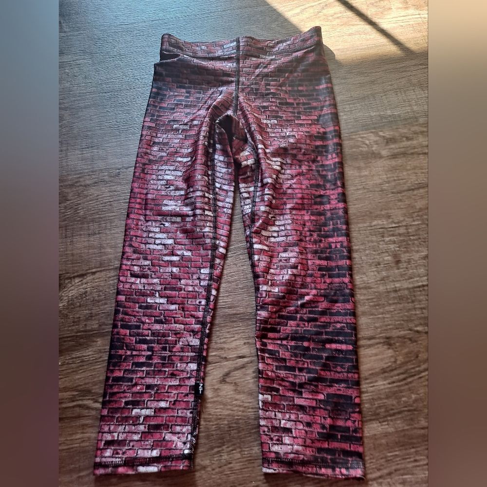 NWT Cropped Terez Red Brick Leggings Size small.